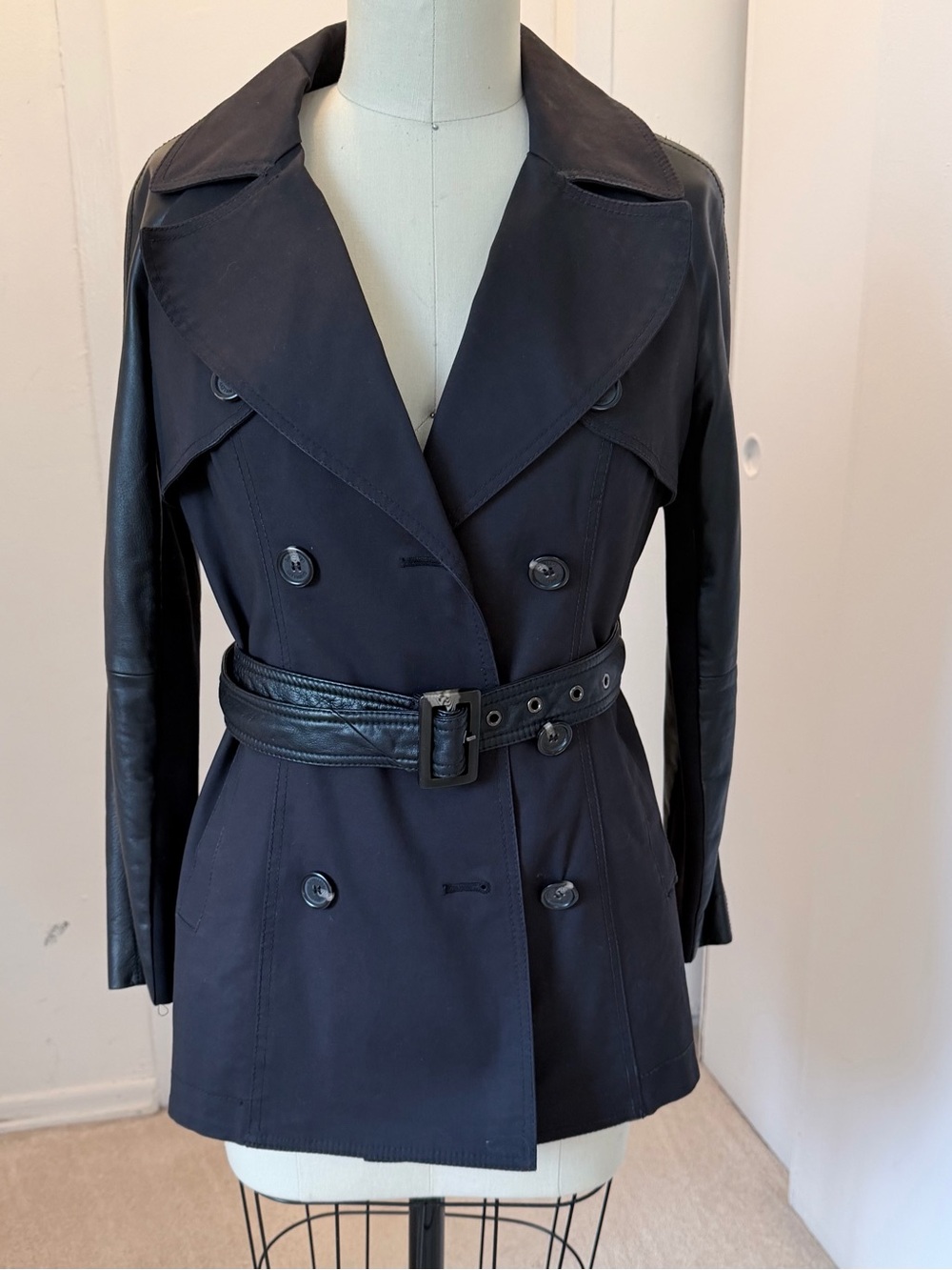 Dawn Levy New York Mixed Media Trench Coat Black Leather Sleeves & Belt Size S